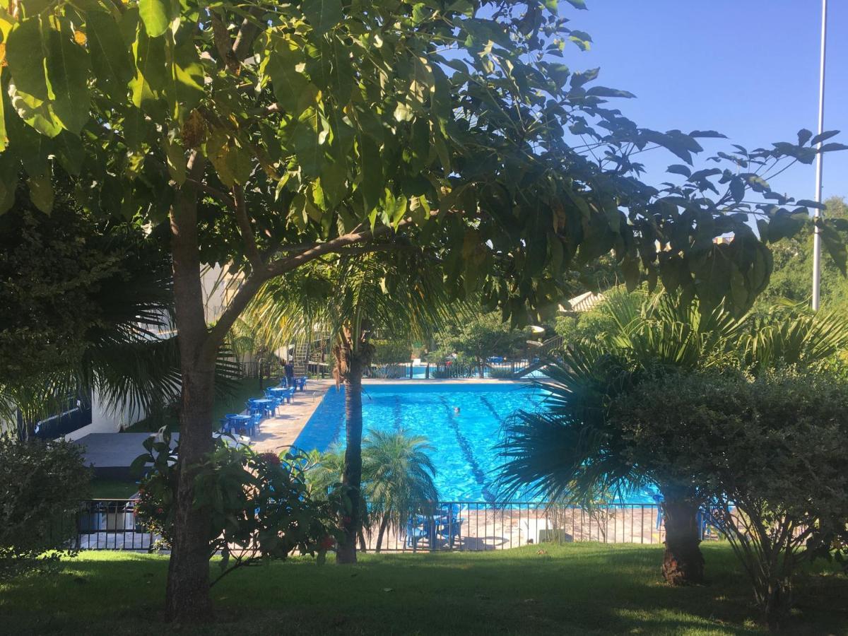 Hotel Golden Dolphin Com Cafe Da Manha! Piscinas 24H カルダス・ノバス エクステリア 写真