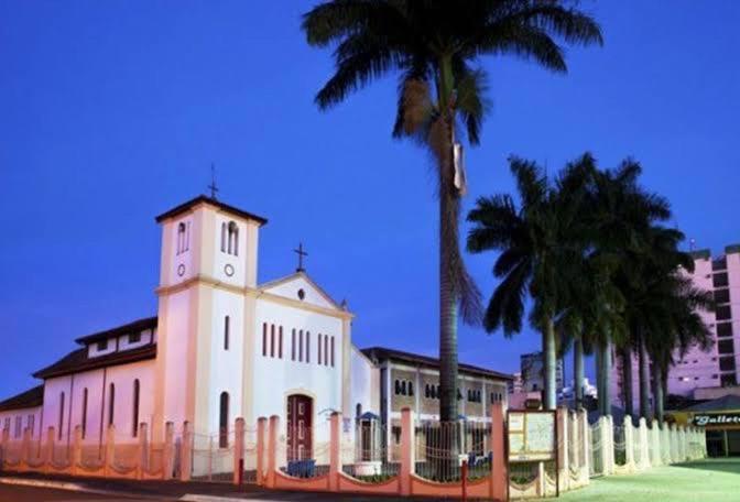 Hotel Golden Dolphin Com Cafe Da Manha! Piscinas 24H カルダス・ノバス エクステリア 写真