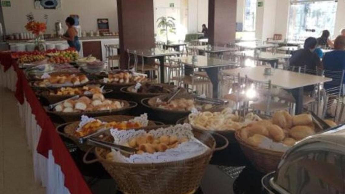 Hotel Golden Dolphin Com Cafe Da Manha! Piscinas 24H カルダス・ノバス エクステリア 写真